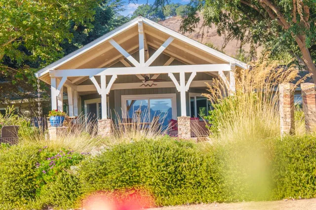 a view of a back yard of the house