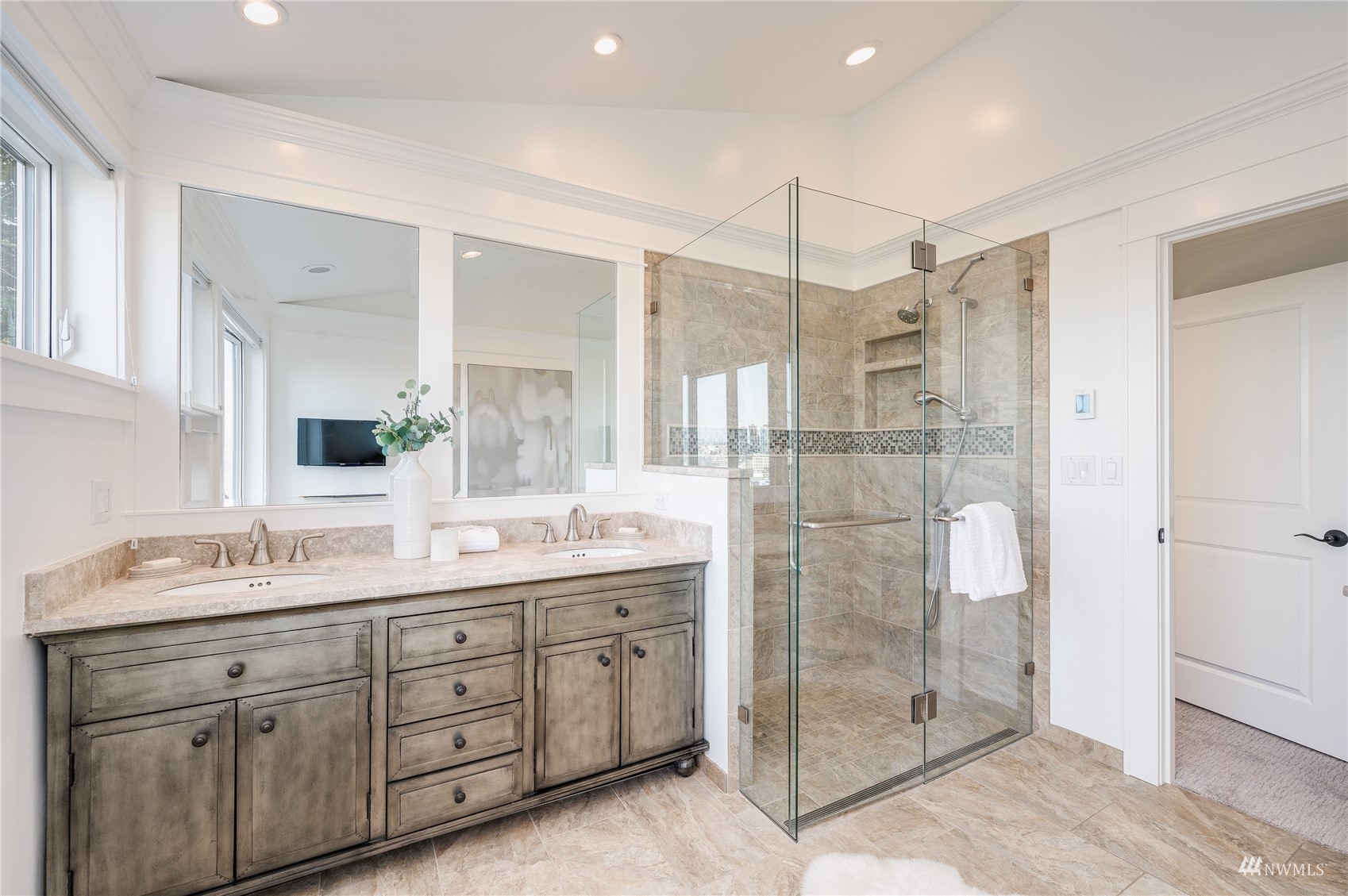 223 Prospect Street Seattle, WA 98109 - Photo 19 of 40