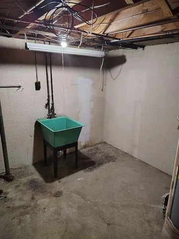 $72,000 | 25745 Cambridge Court, Roseville, MI 48066