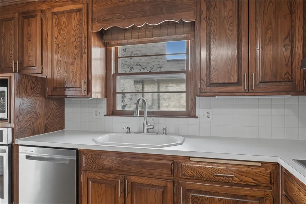 8823 Antioch Road Overland Park, KS 66212 - Photo 17 of 56