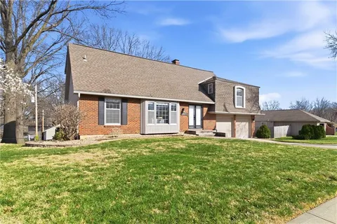 $375,000 | 8823 Antioch Road, Overland Park, KS 66212