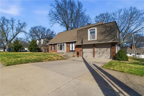 $375,000 | 8823 Antioch Road, Overland Park, KS 66212