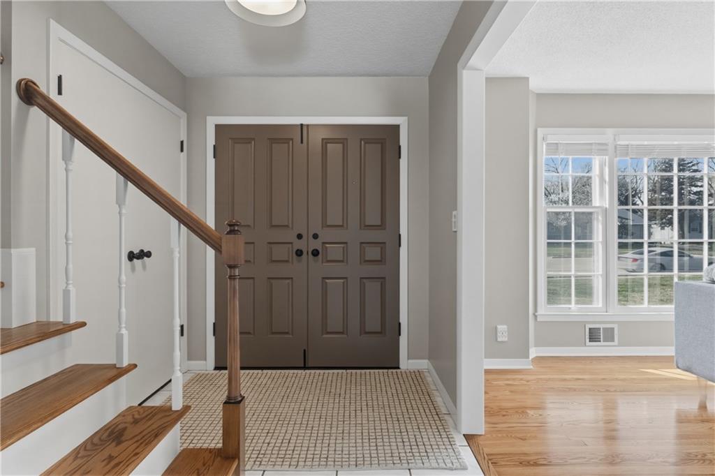 8823 Antioch Road Overland Park, KS 66212 - Photo 4 of 56