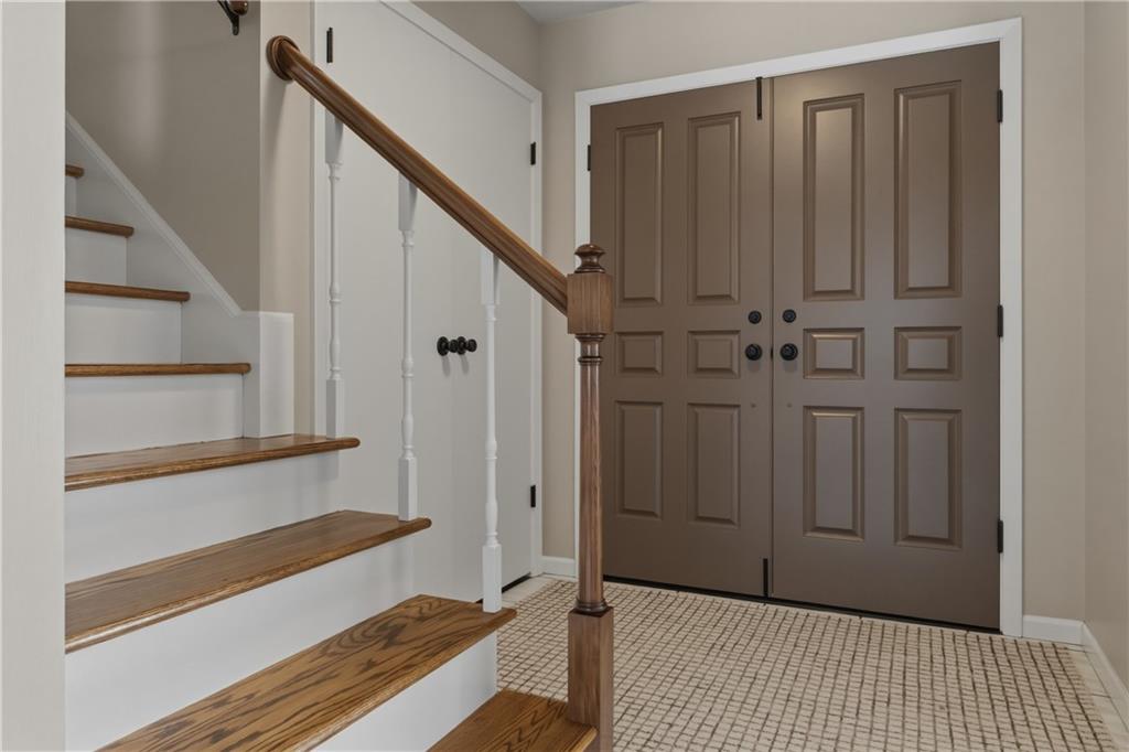 8823 Antioch Road Overland Park, KS 66212 - Photo 5 of 56