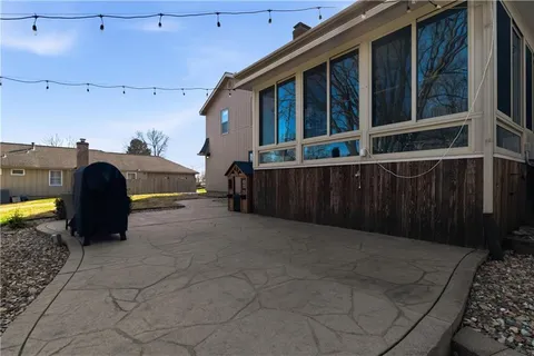 $375,000 | 8823 Antioch Road, Overland Park, KS 66212