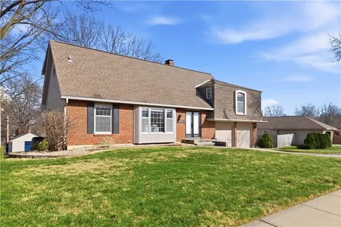 $375,000 | 8823 Antioch Road, Overland Park, KS 66212