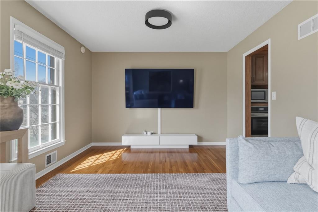 8823 Antioch Road Overland Park, KS 66212 - Photo 9 of 56