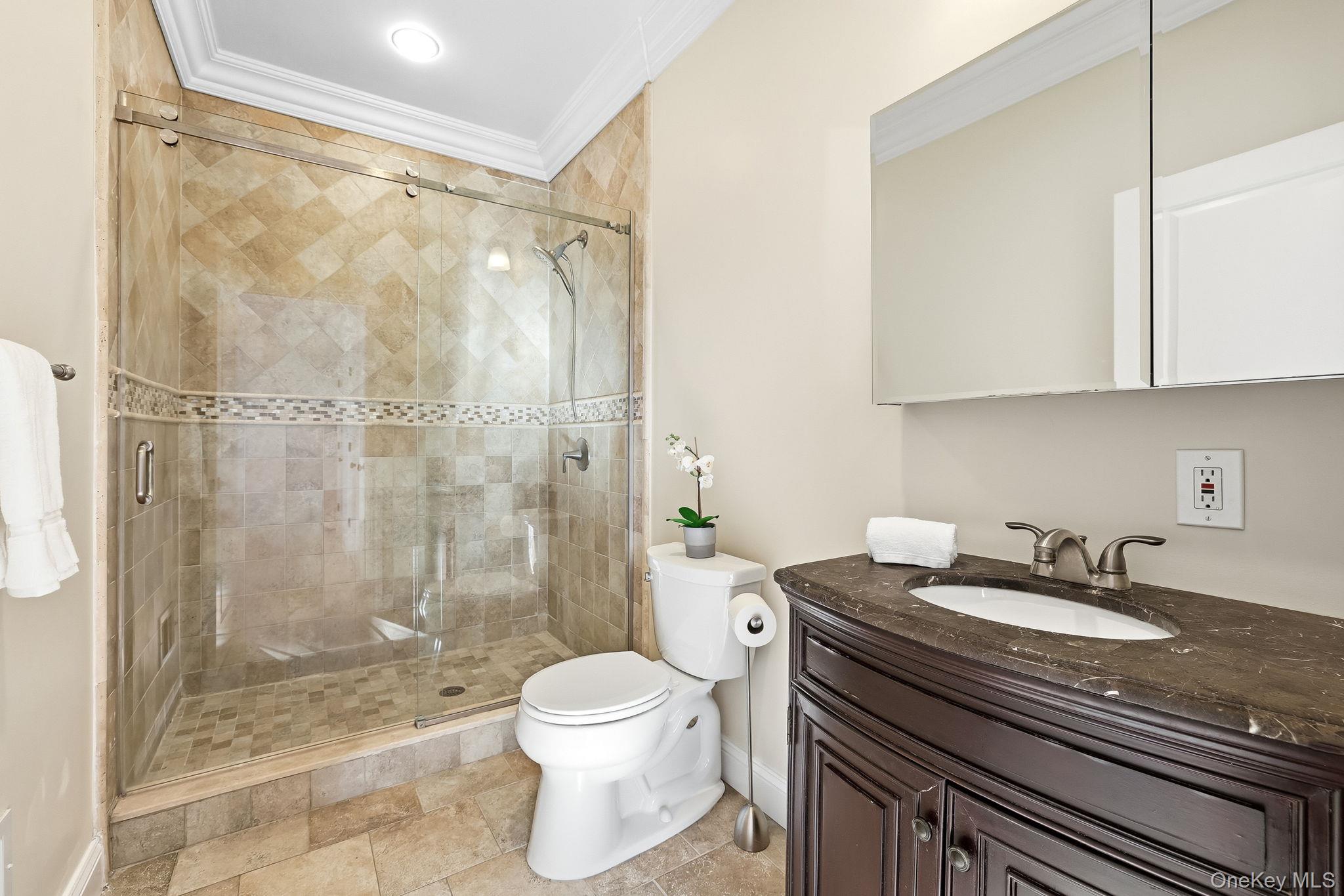 16 Hall Road Briarcliff Manor, NY 10510 - Photo 16 of 41 1st Floor Bedroom Suite Full Bathroom.