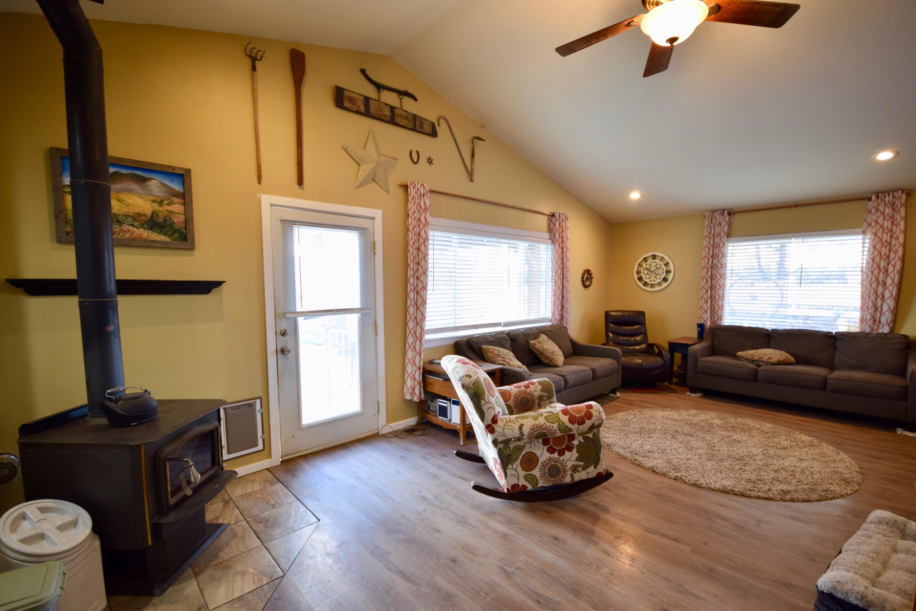 22169 Nelson Road Bend, OR 97701 - Photo 10 of 42 DSC_0071