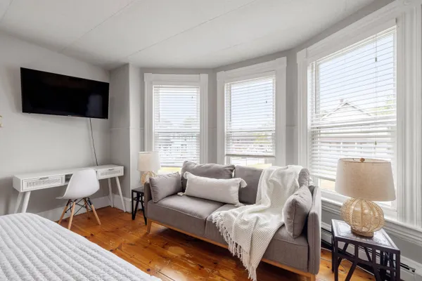 $2,250 | 792 Grove Street, Unit 1, Manchester, NH 03103