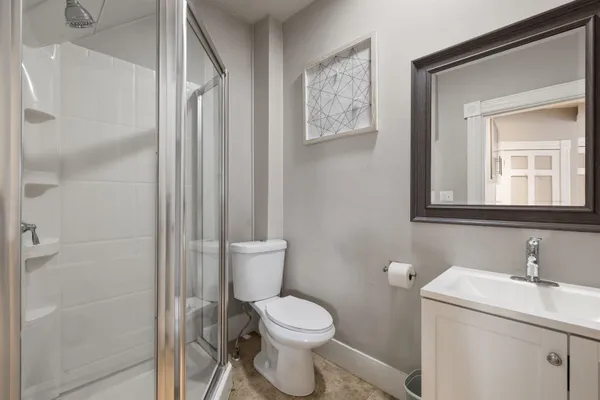 $2,250 | 792 Grove Street, Unit 1, Manchester, NH 03103
