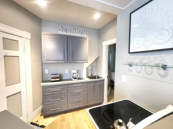 $2,250 | 792 Grove Street, Unit 1, Manchester, NH 03103