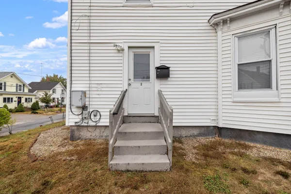 $2,250 | 792 Grove Street, Unit 1, Manchester, NH 03103