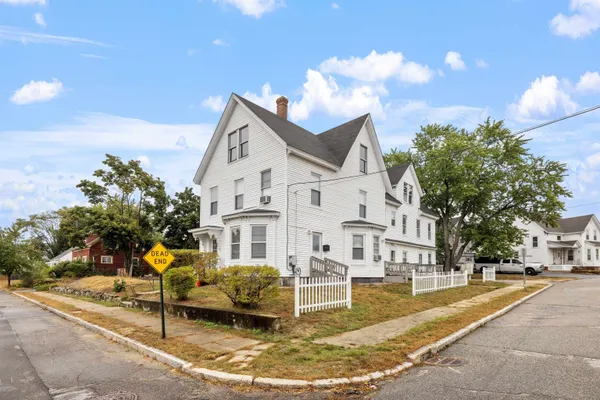 $2,250 | 792 Grove Street, Unit 1, Manchester, NH 03103