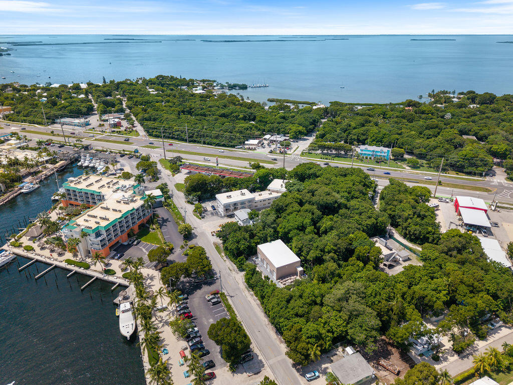 300 Ocean Drive, Unit 23 Key Largo, FL 33037 - Photo 3 of 29 an aerial view of multiple house