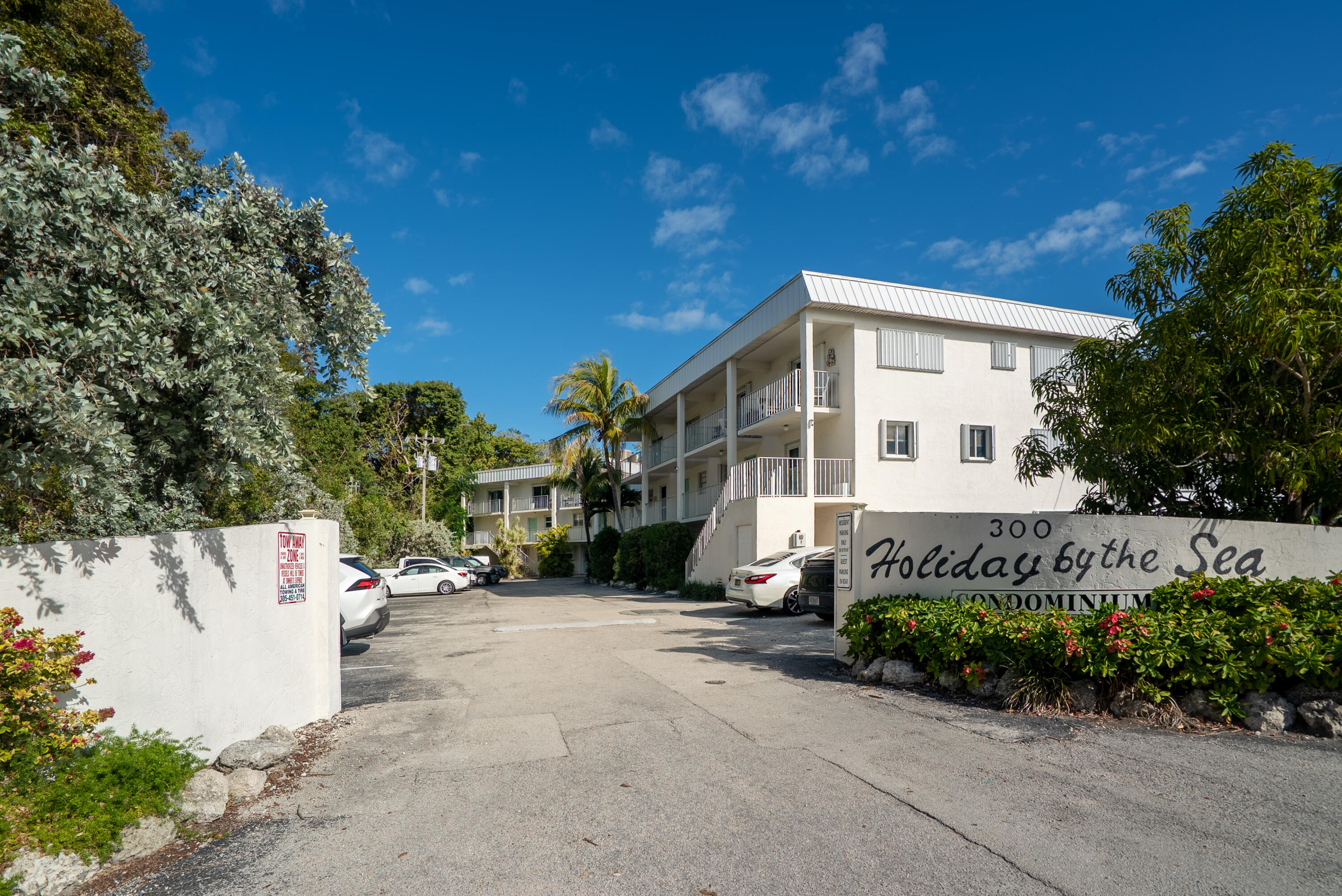 300 Ocean Drive, Unit 23 Key Largo, FL 33037 - Photo 4 of 29 a front view of a house with a garden