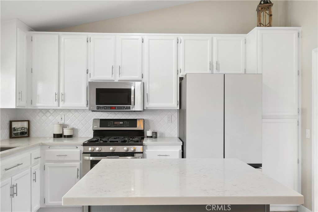 25704 Pelion Road Menifee, CA 92584 - Photo 7 of 22