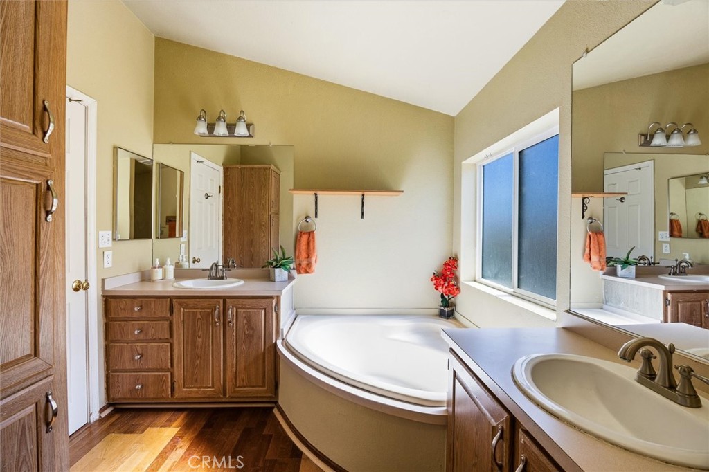 6998 Kingsbury Road Templeton, CA 93465 - Photo 51 of 57 Primary bathroom with two vanities and soaking tub