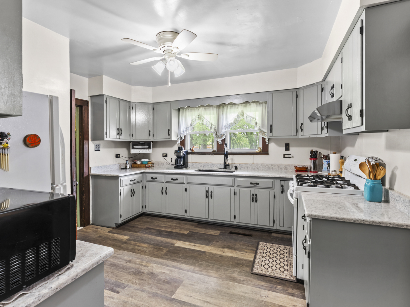 408 Manhattan Road Joliet, IL 60433 - Photo 11 of 30 Gallery Image 11