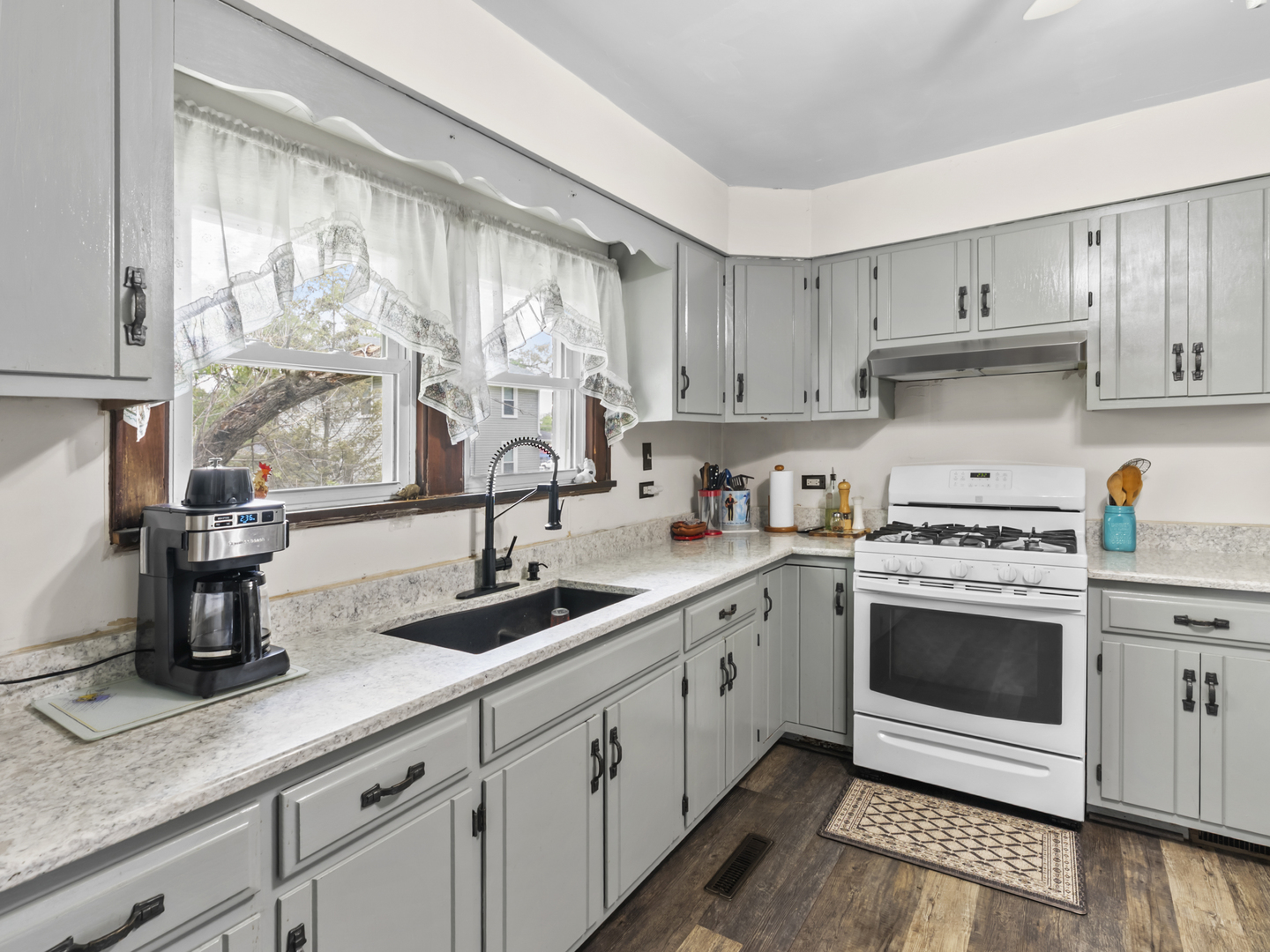 408 Manhattan Road Joliet, IL 60433 - Photo 13 of 30 Gallery Image 13