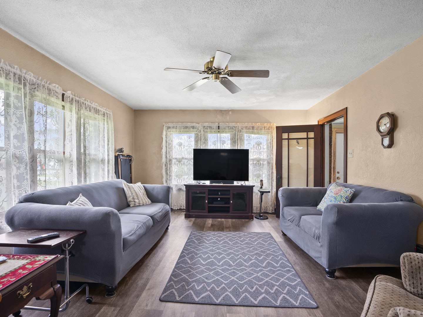 408 Manhattan Road Joliet, IL 60433 - Photo 7 of 30 Gallery Image 7