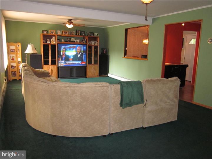 78 Plumtree Road Levittown, PA 19056 - Photo 4 of 17 Living Room