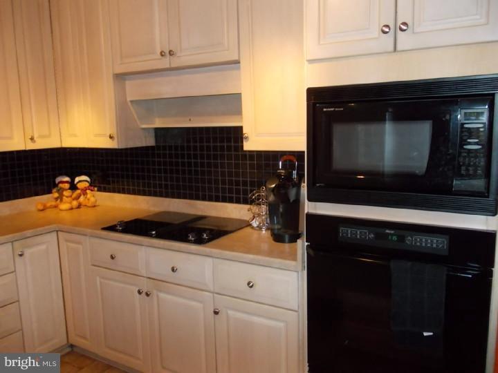 78 Plumtree Road Levittown, PA 19056 - Photo 5 of 17 Kitchen