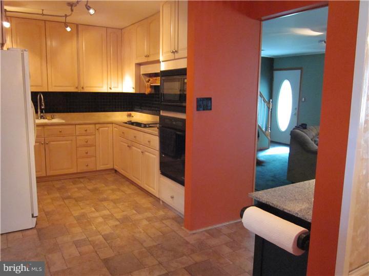78 Plumtree Road Levittown, PA 19056 - Photo 6 of 17 Kitchen