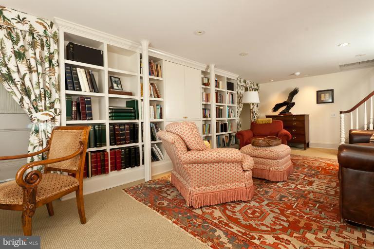 3 Devon Hill Road, Unit D3 Baltimore, MD 21210 - Photo 19 of 30 Lower level Family Room