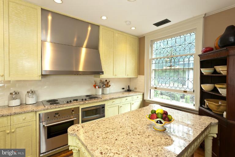 3 Devon Hill Road, Unit D3 Baltimore, MD 21210 - Photo 3 of 30 Kitchen