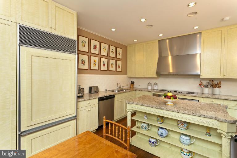3 Devon Hill Road, Unit D3 Baltimore, MD 21210 - Photo 26 of 30 Kitchen
