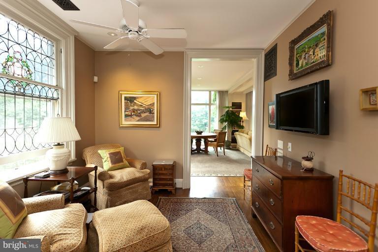 3 Devon Hill Road, Unit D3 Baltimore, MD 21210 - Photo 5 of 30 Casual den