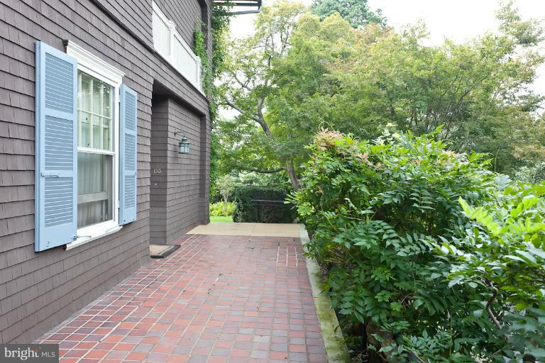 3 Devon Hill Road, Unit D3 Baltimore, MD 21210 - Photo 9 of 30 Front walkway