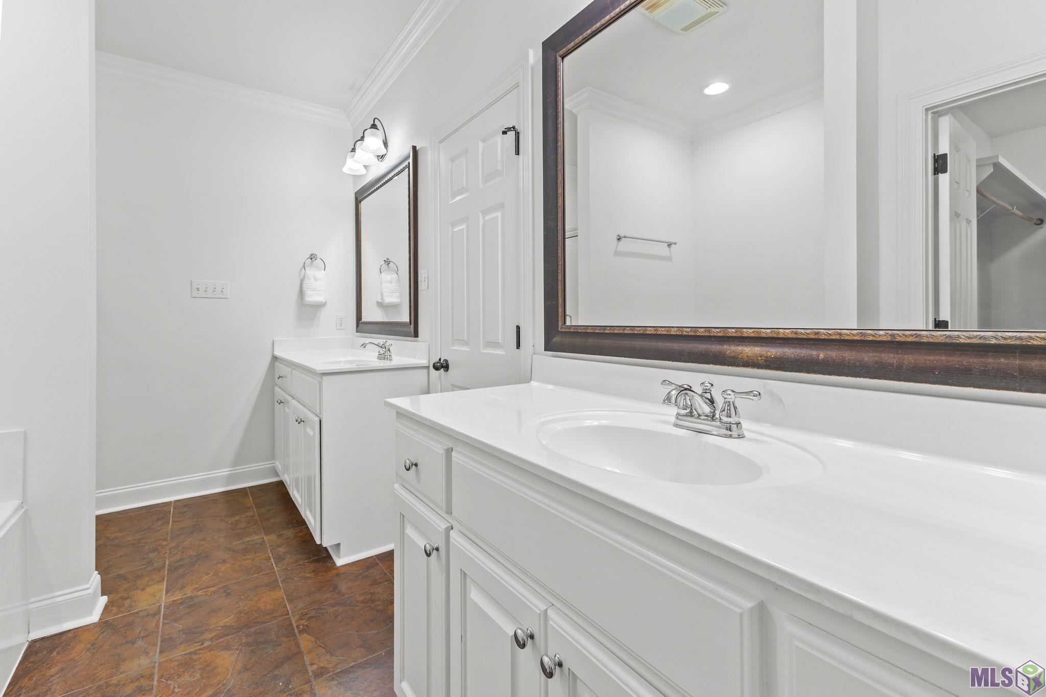 703 Ross's Turn Baton Rouge, LA 70810 - Photo 12 of 27 Double Vanity