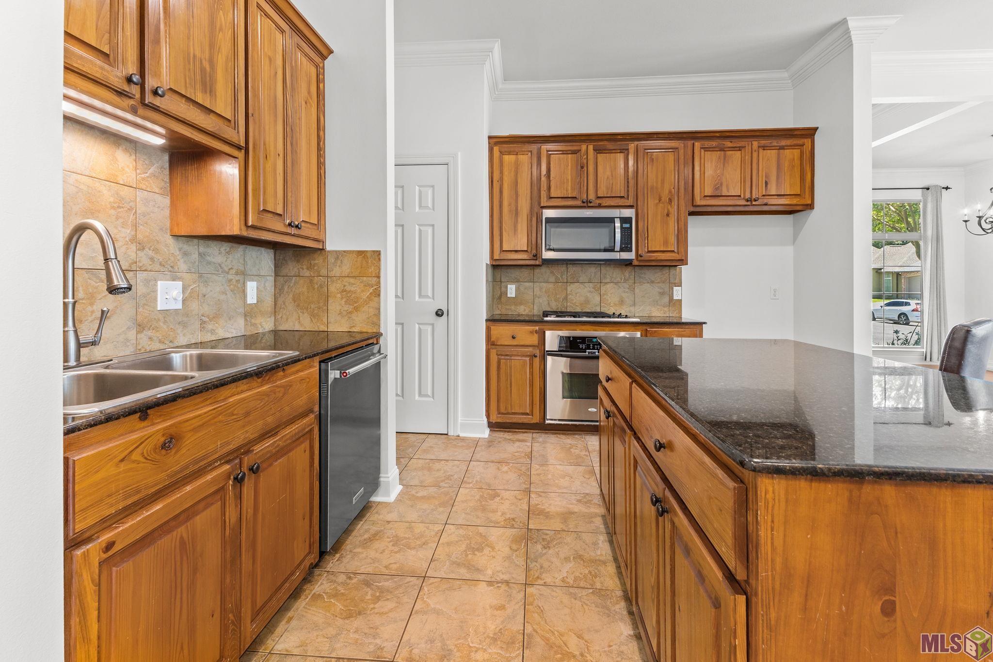 703 Ross's Turn Baton Rouge, LA 70810 - Photo 10 of 27 Gas Stovetop