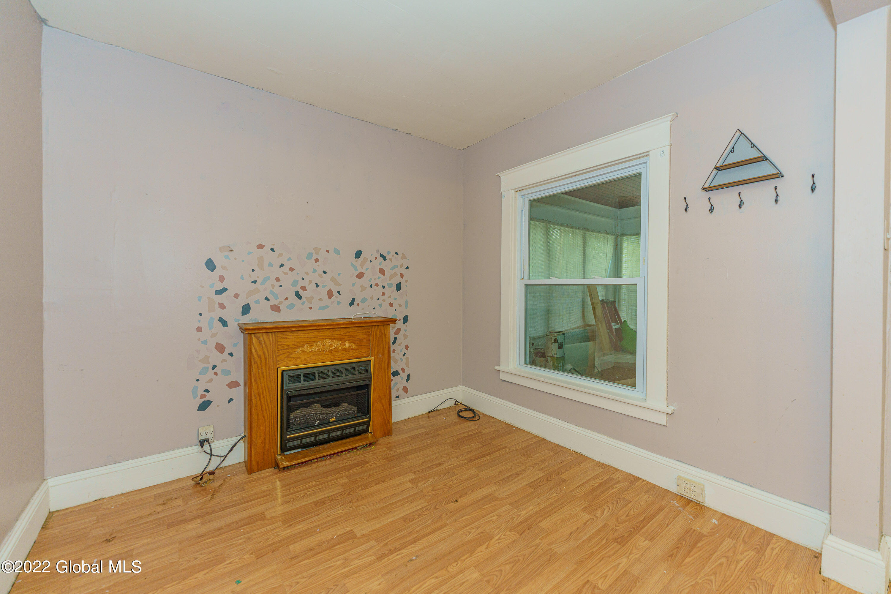 243 Clayton Road Schenectady, NY 12304 - Photo 6 of 28 2 Livingroom 2