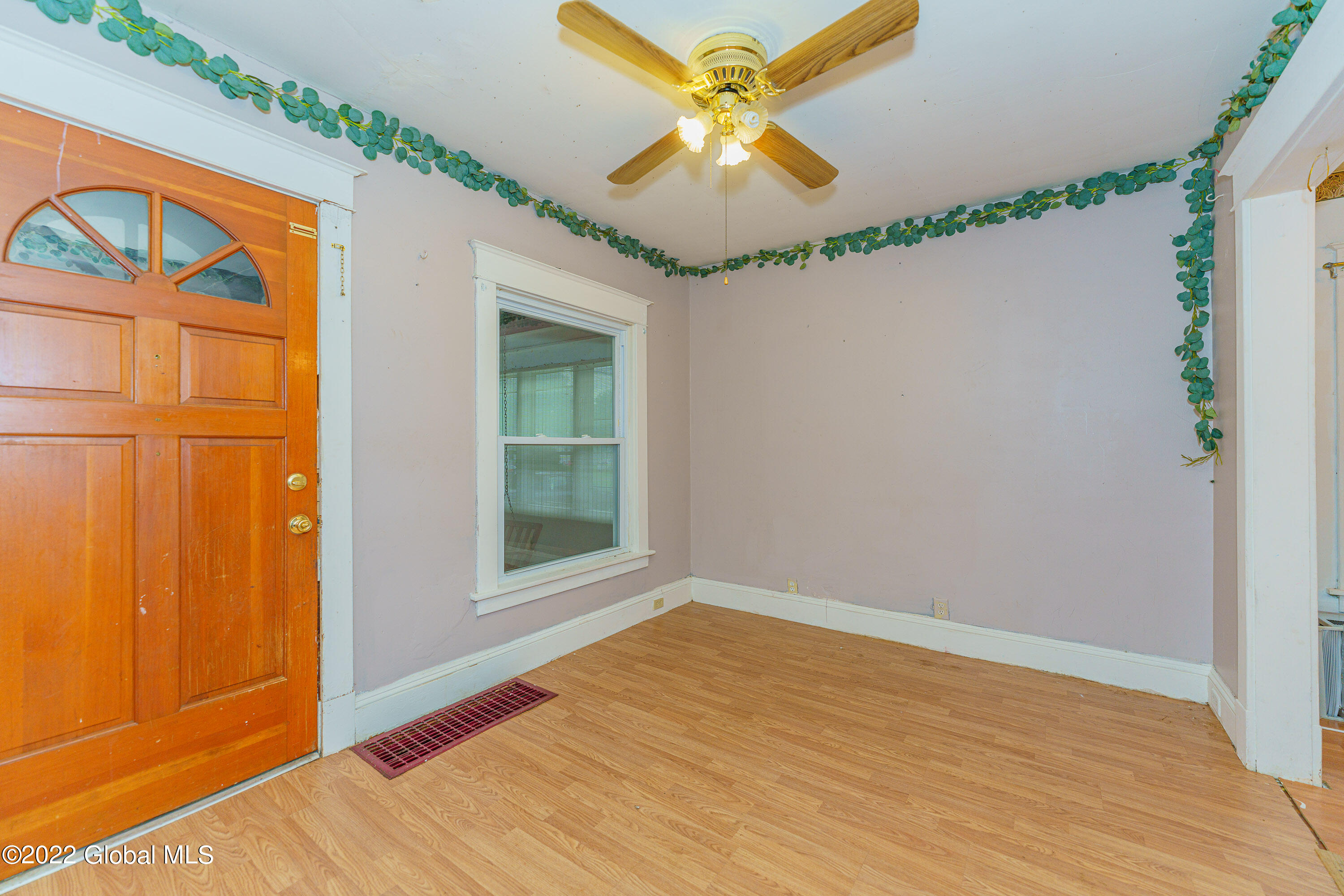 243 Clayton Road Schenectady, NY 12304 - Photo 8 of 28 2 Livingroom 4