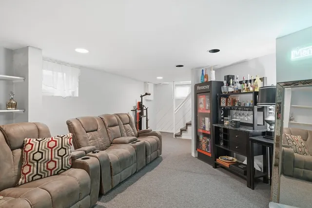 $325,000 | 43 Thorndyke Street, Springfield, MA 01118