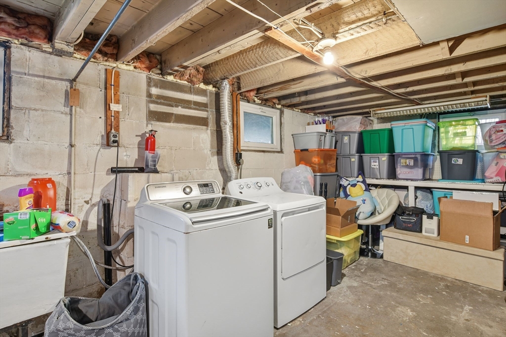 43 Thorndyke Street Springfield, MA 01118 - Photo 37 of 41