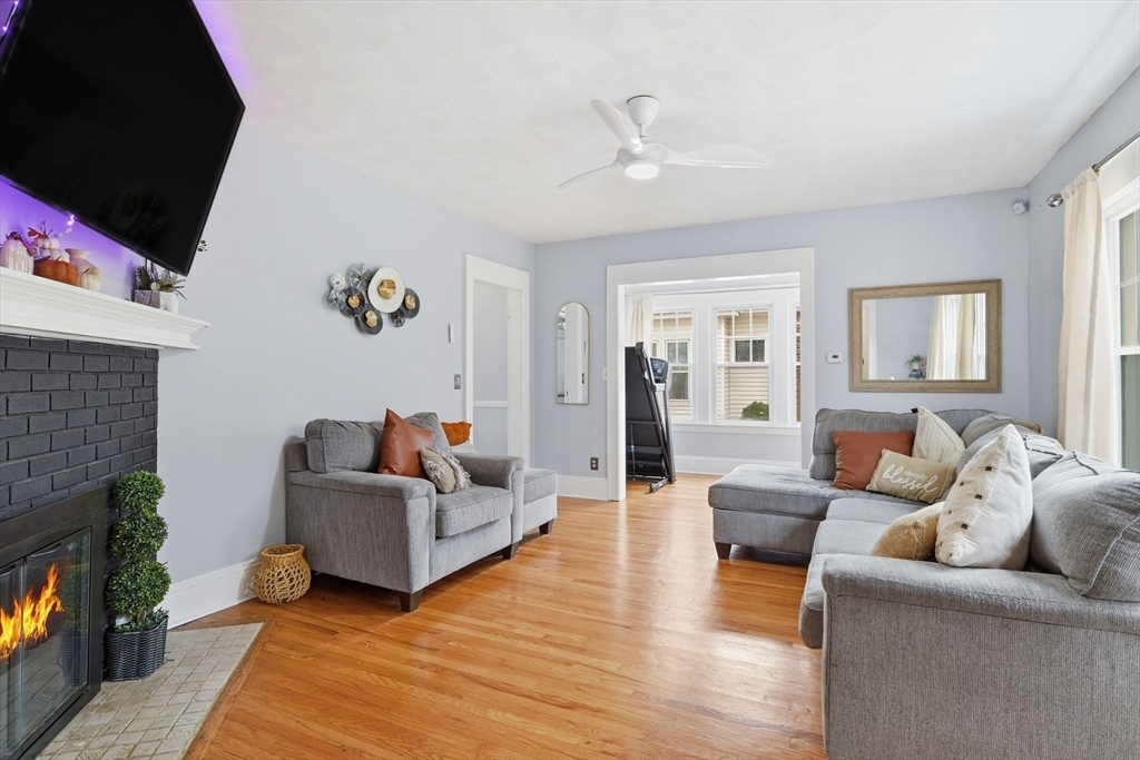 43 Thorndyke Street Springfield, MA 01118 - Photo 6 of 41