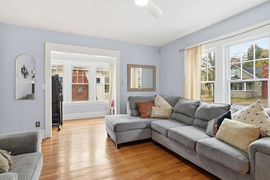 43 Thorndyke Street Springfield, MA 01118 - Photo 7 of 41