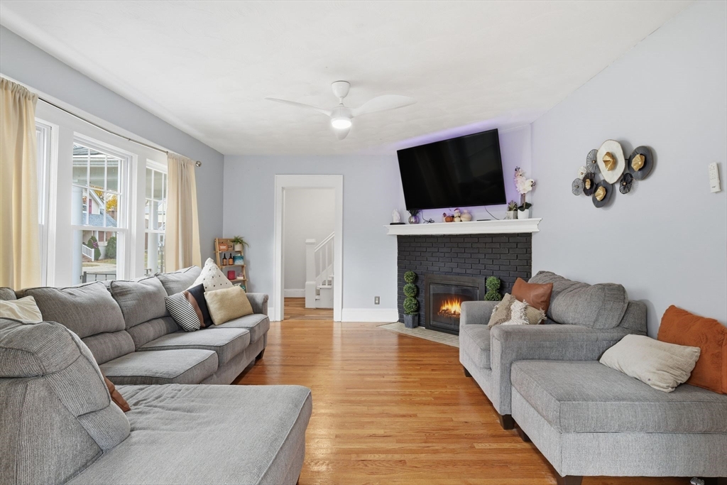 43 Thorndyke Street Springfield, MA 01118 - Photo 9 of 41