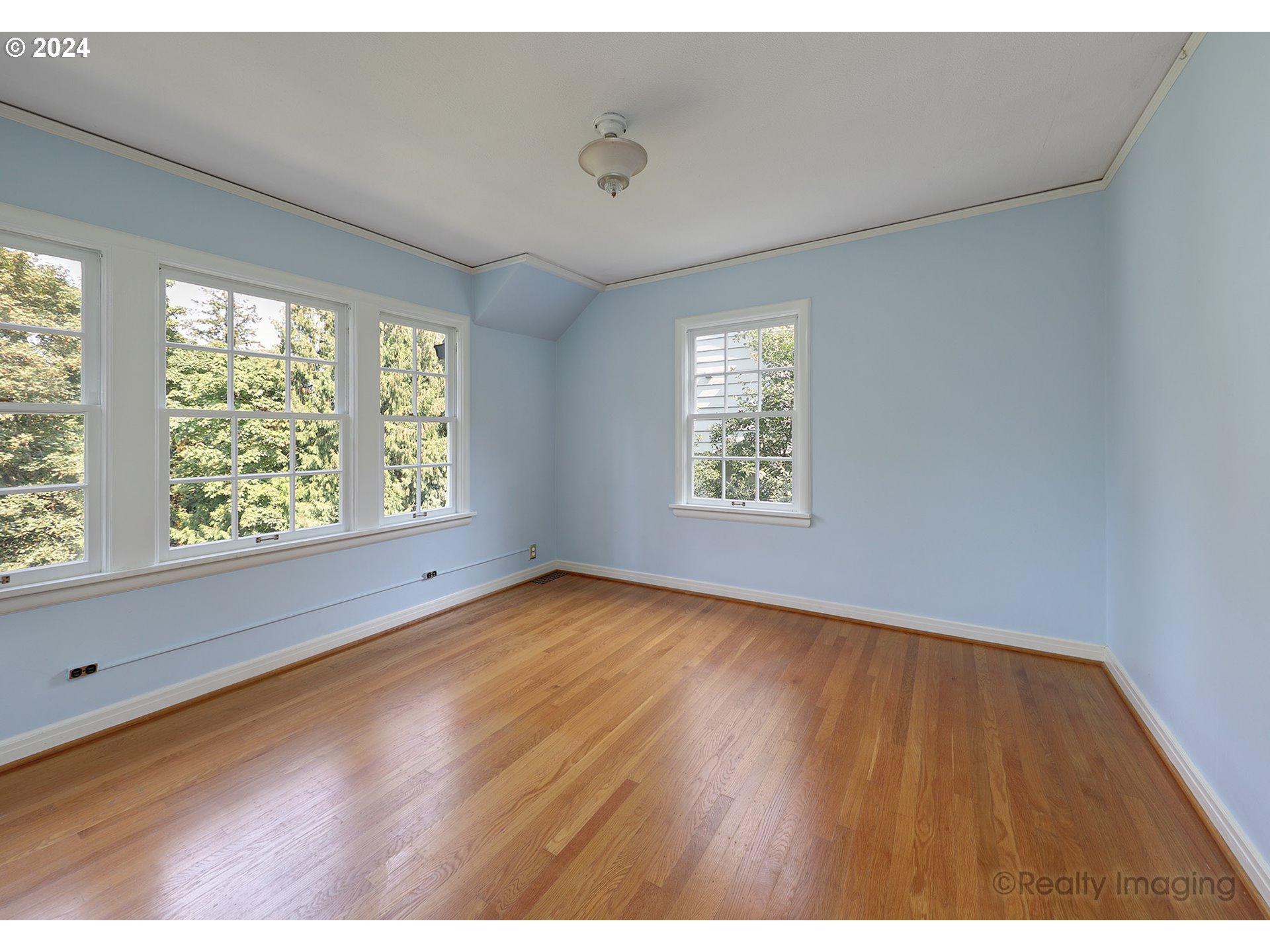 3045 Northwest Cumberland Road Portland, OR 97210 - Photo 26 of 46 Bedroom