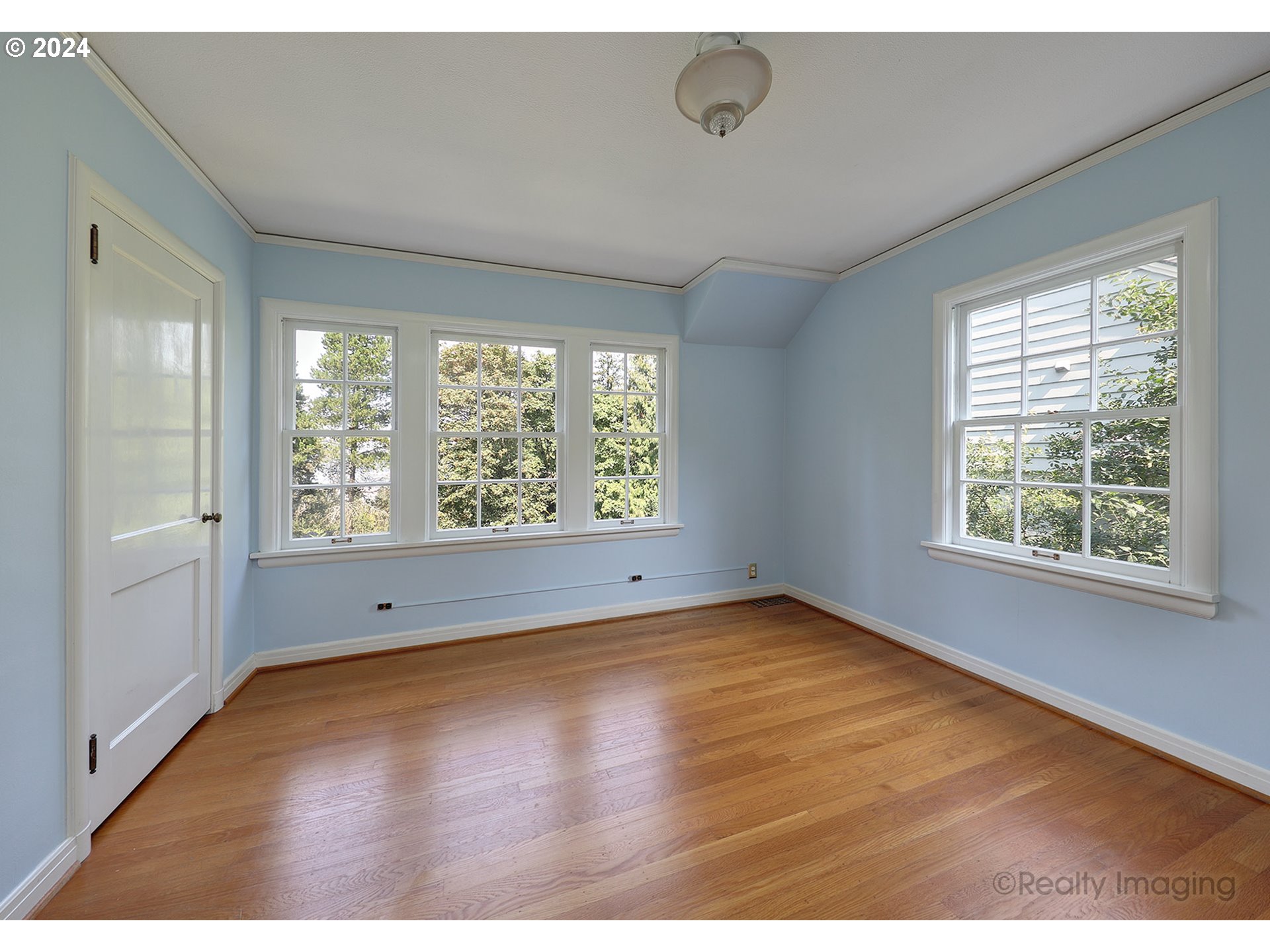 3045 Northwest Cumberland Road Portland, OR 97210 - Photo 27 of 46 Bedroom