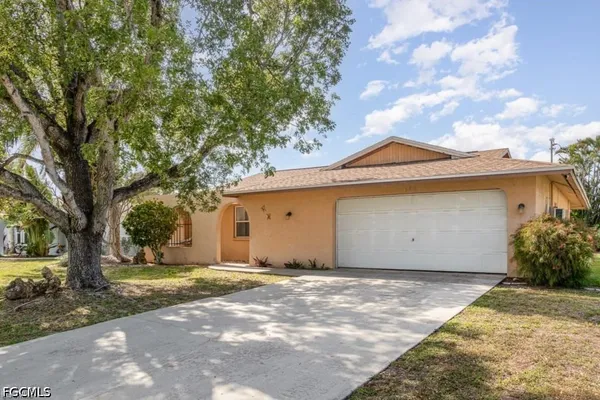 $2,300 | 922 Southeast 25th Lane, Cape Coral, FL 33904