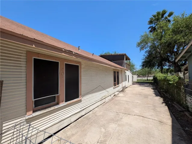 a view of a livingroom with a ceiling fan and window