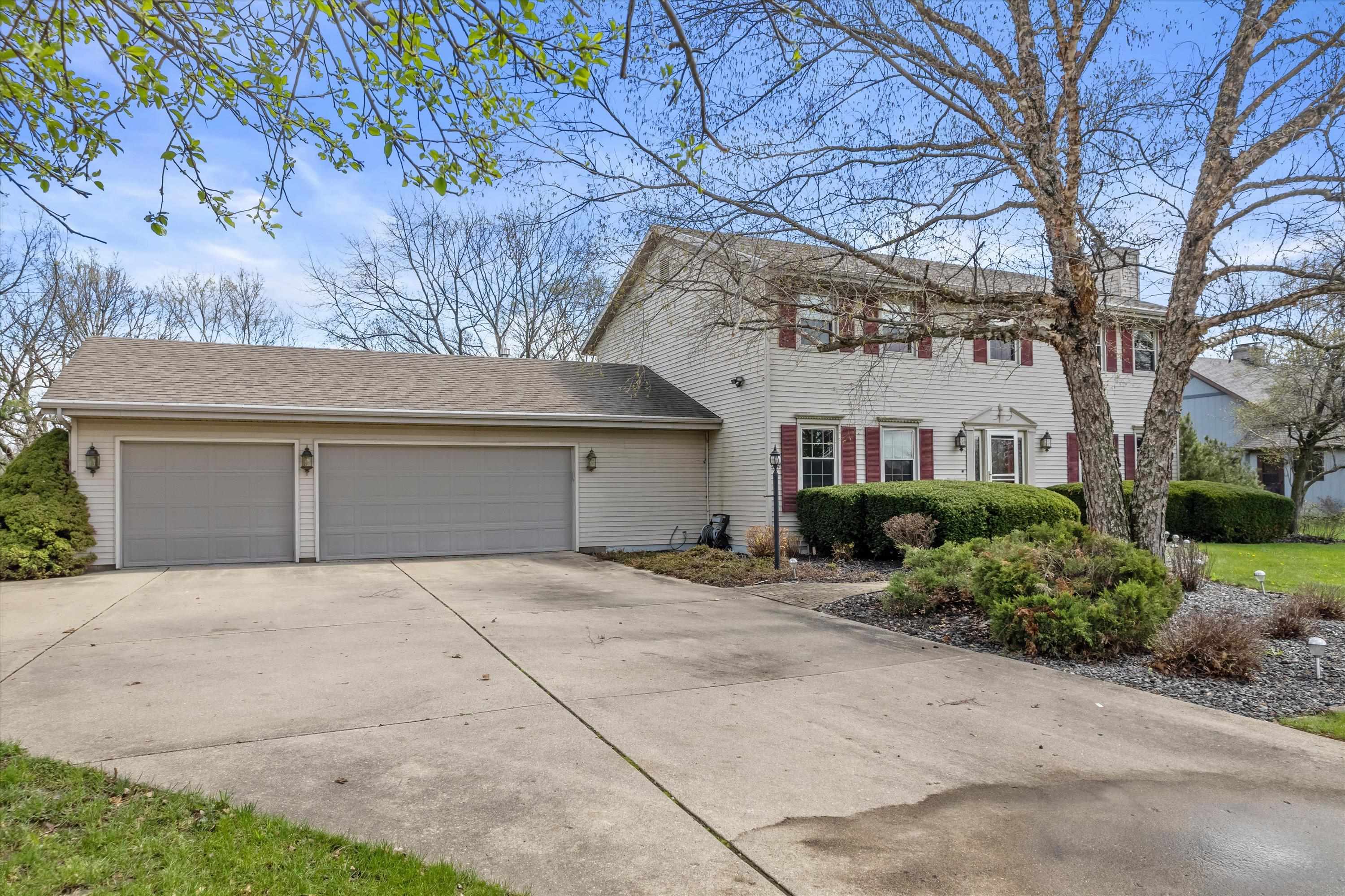 6237 South Edgewater Drive Beloit, WI 53511 - Photo 3 of 57