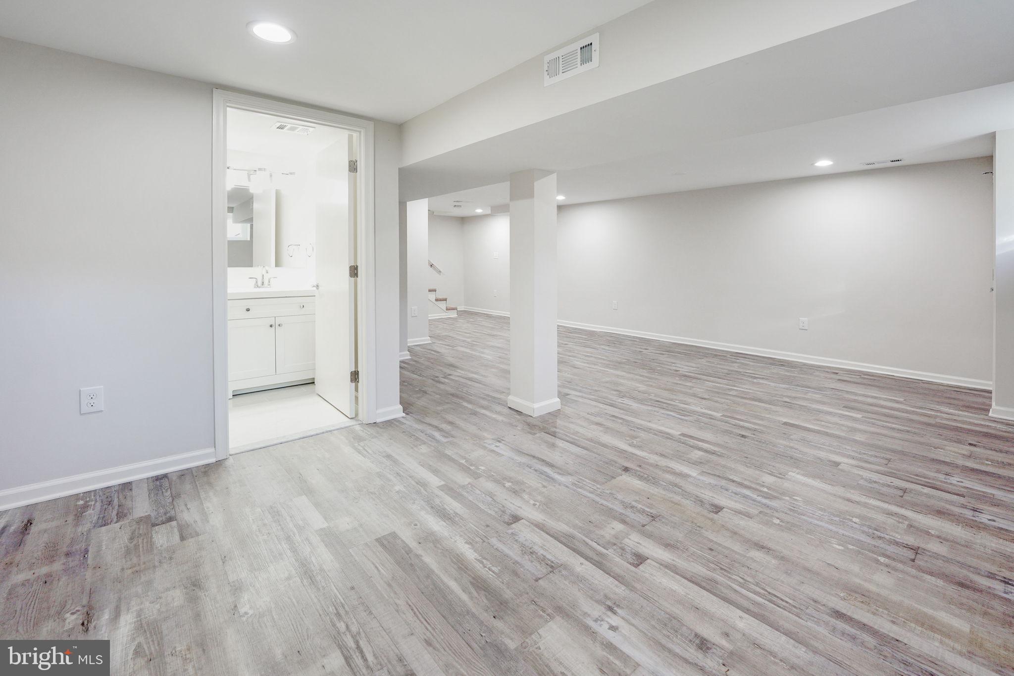 6814 Landor Lane Springfield, VA 22152 - Photo 32 of 38 recessed lights