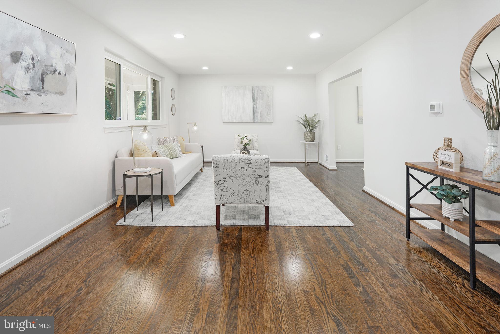 6814 Landor Lane Springfield, VA 22152 - Photo 5 of 38 Plenty of space to entertain