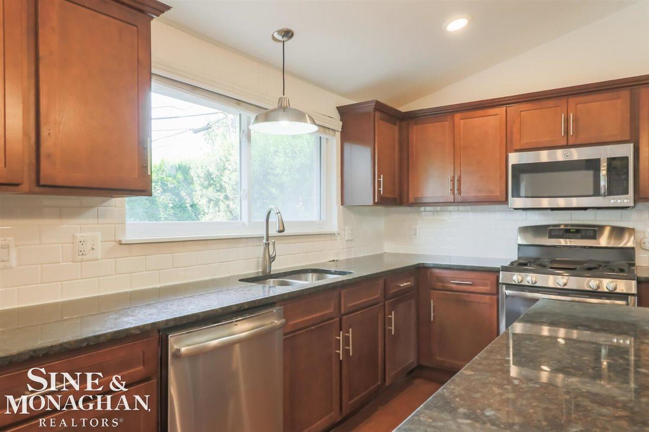 577 Cook Road Grosse Pointe Woods, MI 48236 - Photo 12 of 37